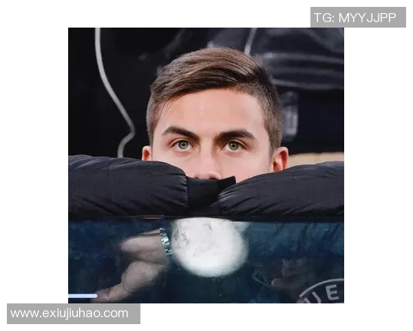 足球盘带艺术之精粹:盘点那些技艺超群的足球大师球星