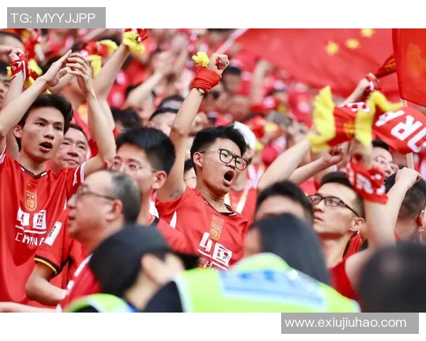 去年踢足球的小球星展现帅气风采引爆全场球迷热情