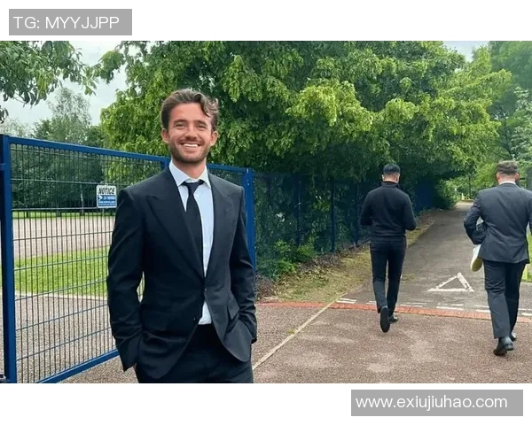 西装革履展绅士风采的足球球星场外独特魅力解析